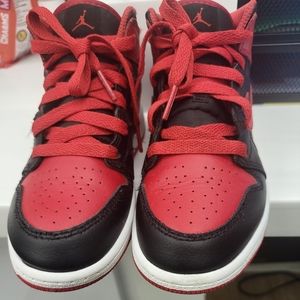 Jordan 1 Mid Black/Fire Red/White